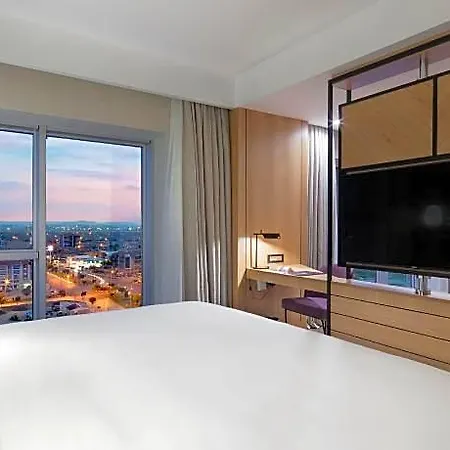 Hotell Doubletree By Hilton